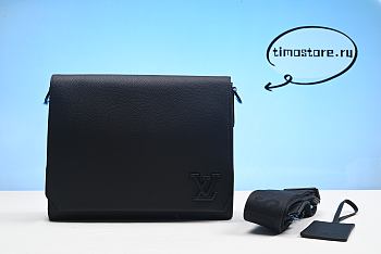 1ouis Vu1tton 1V Messenger Bag 28CM