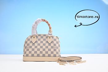 1ouis Vu1tton Nue Camélia 25cm