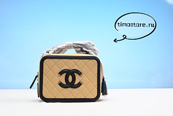 Chene1 CC Filigree Vanity Case Quilted Diamond Large Beige/Black 21cm 