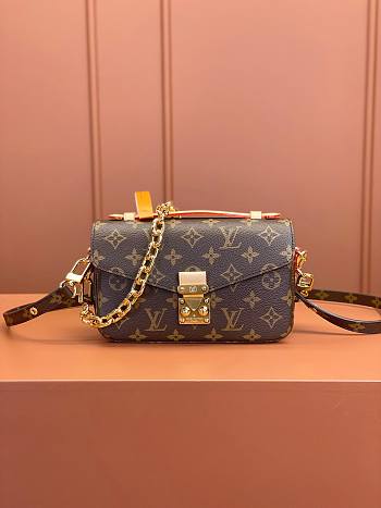 1ouis Vu1tton Pochette Métis East West 21.5cm