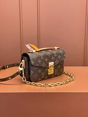 1ouis Vu1tton Pochette Métis East West 21.5cm - 4