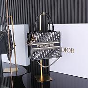 D1or Small Book Tote Blue Dior Oblique Embroidery and Calfskin-26cm - 1