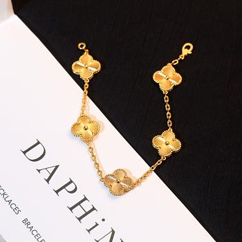 Van Cleef & Arpels bracelets gold