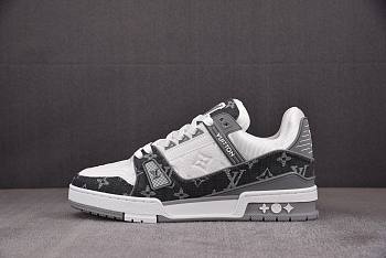LOUIS VUITTON Trainer grey white printing 61