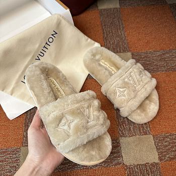 LV 2024 winter fur slippers 04