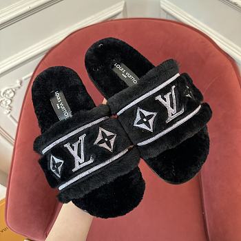LV 2024 winter fur slippers 05