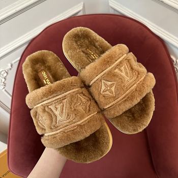 LV 2024 winter fur slippers 06