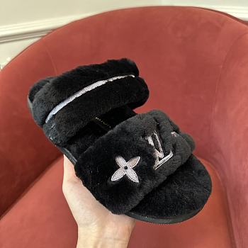 LV 2024 winter fur slippers 07
