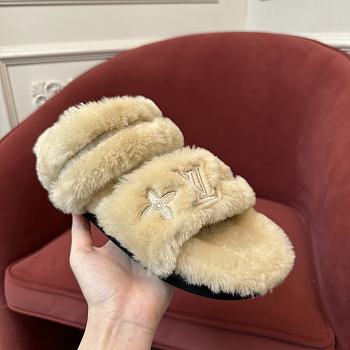 LV 2024 winter fur slippers 08
