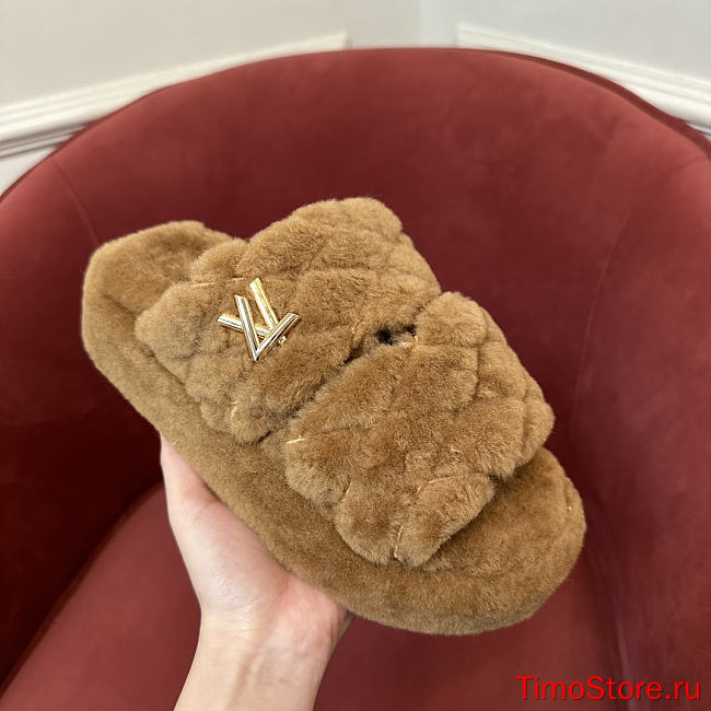 LV 2024 winter fur slippers 11 - 1