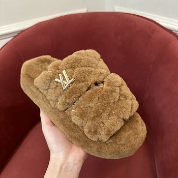 LV 2024 winter fur slippers 11