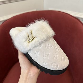 LV 2024 winter fur slippers 13