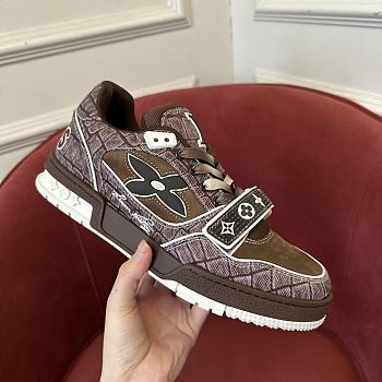 LOUIS VUITTON Trainer 2024 64