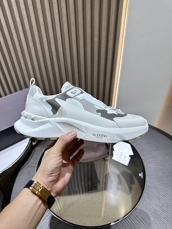 valentino sneaker white and brown