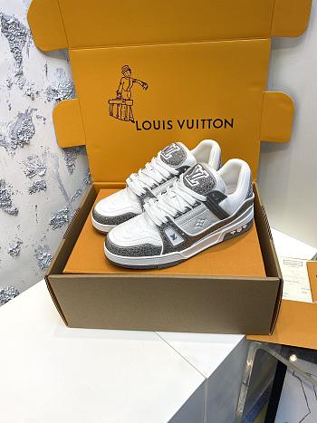 LOUIS VUITTON Trainer 2024 66