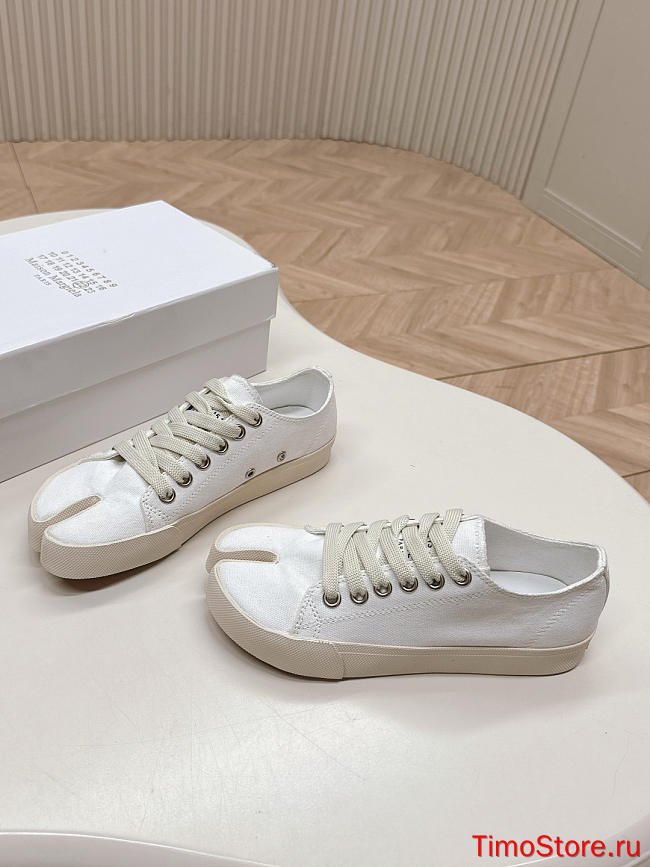 MAISON MIHARA tabi white - 1