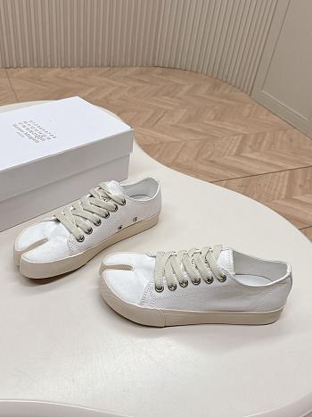 MAISON MIHARA tabi white