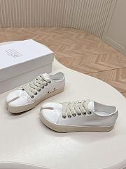 MAISON MIHARA tabi white - 2