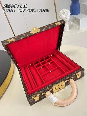 lv box 34*26*10